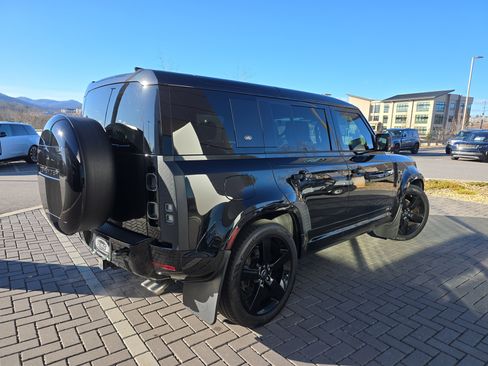Certified 2024 Land Rover Defender 110 V8 image 5