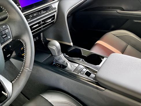 Used 2026 Toyota Camry SE w/ Convenience Package FWD image 15