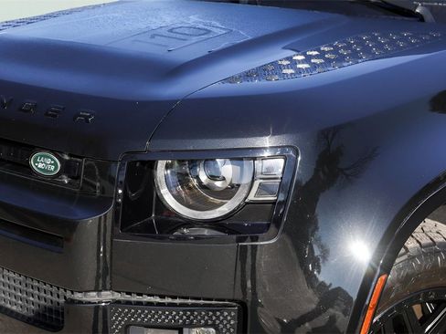 Used 2023 Land Rover Defender 110 V8 image 3