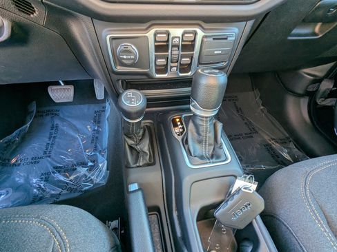 Used 2024 Jeep Wrangler Sahara w/ Safety Group image 23