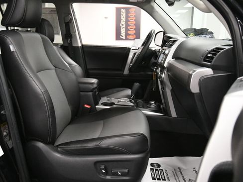 Used 2017 Toyota 4Runner SR5 Premium AWD/4WD image 27