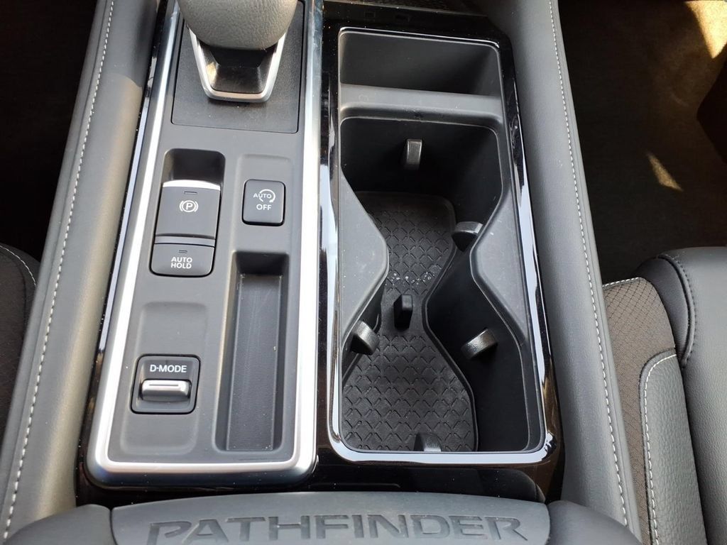 Used 2025 Nissan Pathfinder SL FWD image 23