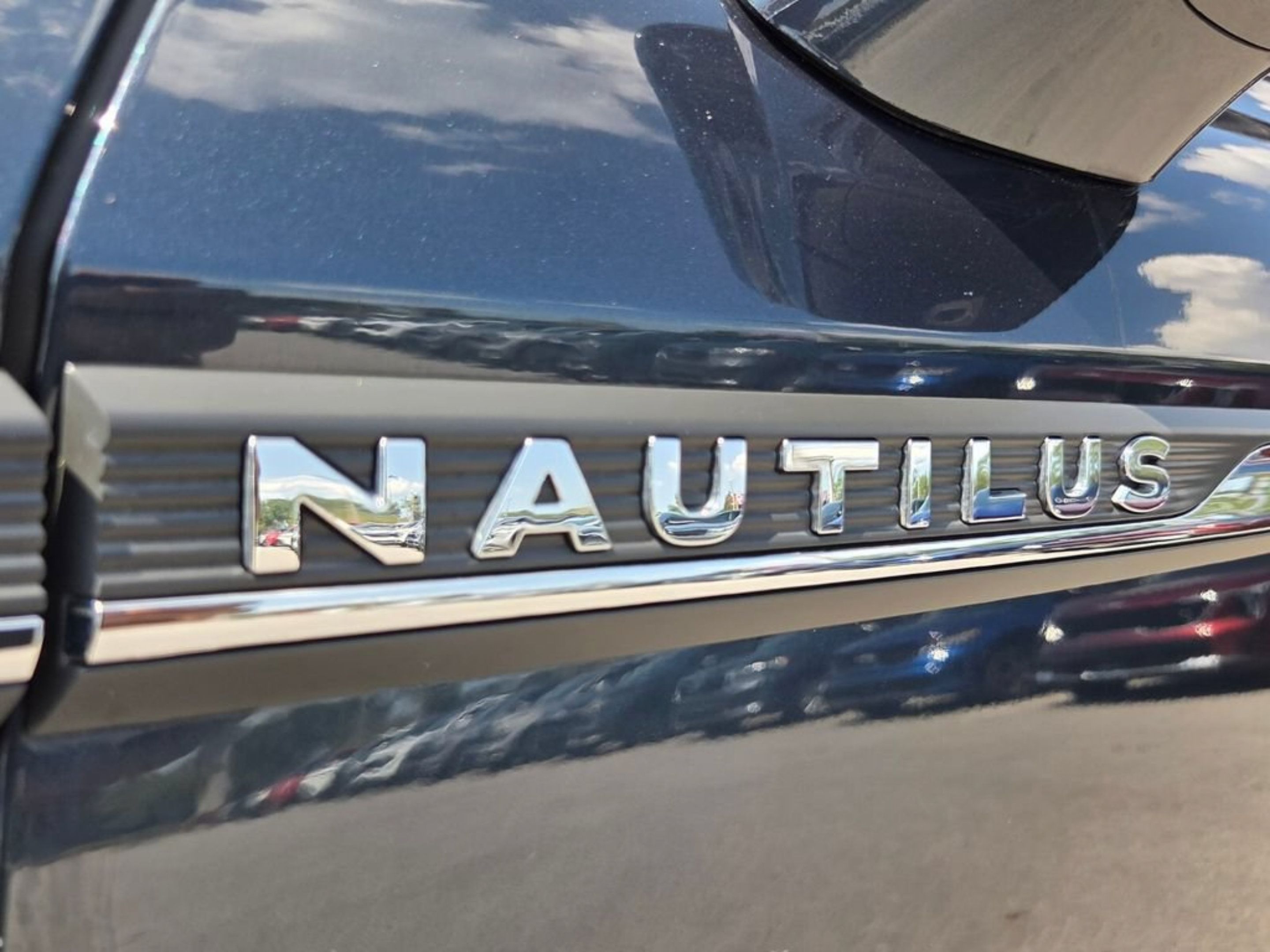 Used 2023 Lincoln Nautilus AWD w/ Premium Package image 11