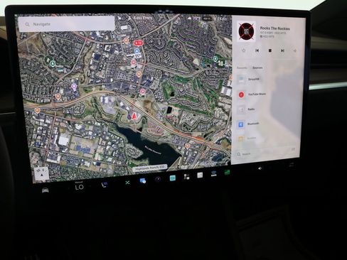 Used 2024 Tesla Model X AWD/4WD image 17