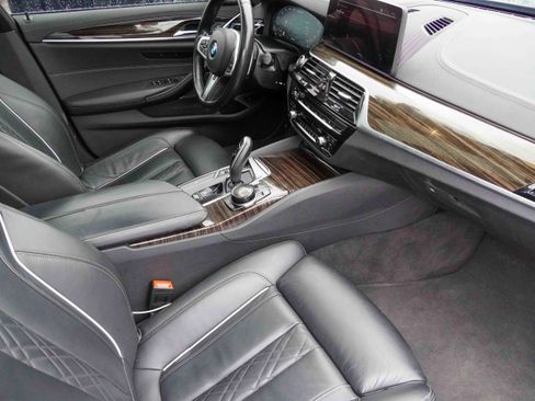 Used 2022 BMW M550i xDrive M550i xDrive w/ Executive Package image 11