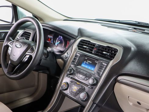 Used 2018 Ford Fusion SE image 25