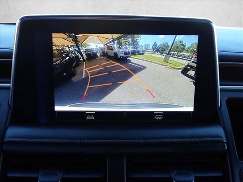Used 2022 Chevrolet Suburban LT AWD/4WD image 19
