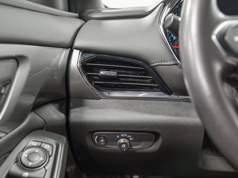 Used 2022 Chevrolet Traverse LT image 18