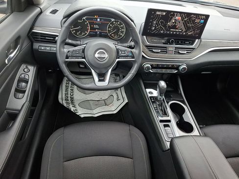 Certified 2024 Nissan Altima 2.5 SV w/ SV Premium Package image 11