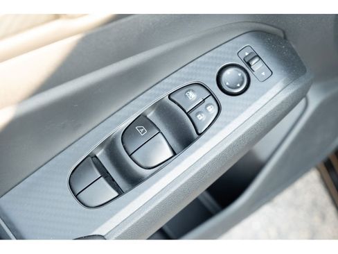 Used 2025 Nissan Altima 2.5 SV AWD/4WD image 14