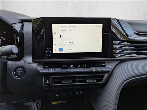 Used 2025 Toyota Camry SE image 12