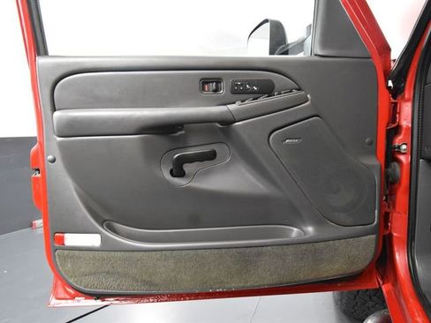 Used 2005 GMC Sierra 2500 SLT w/ Heavy-Duty Power Package image 17