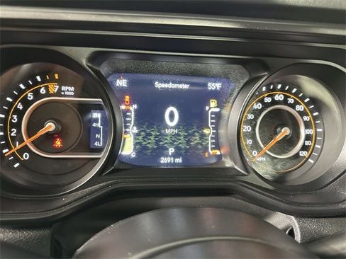 Used 2025 Jeep Gladiator Rubicon w/ Convenience Group image 12
