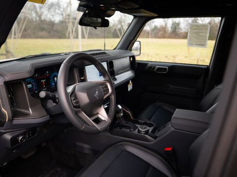 New 2025 Ford Bronco Badlands image 12