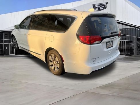 Used 2018 Chrysler Pacifica Limited w/ Advanced Safetytec Group FWD image 21