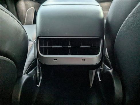 Used 2021 Tesla Model Y Long Range image 20