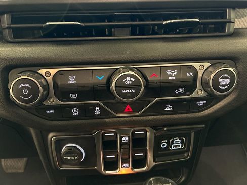 Used 2025 Jeep Wrangler Unlimited Sport AWD/4WD image 19
