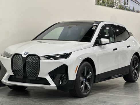 Used 2024 BMW iX xDrive50 w/ Sport Package AWD/4WD image 8