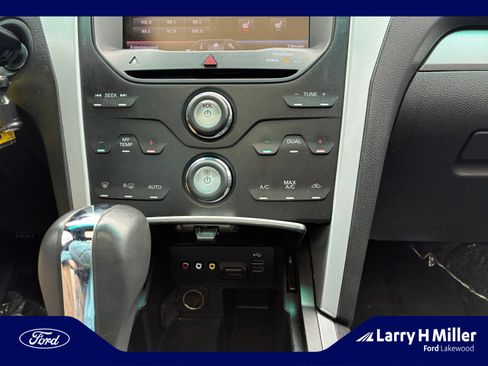 Used 2013 Ford Explorer XLT AWD/4WD image 30