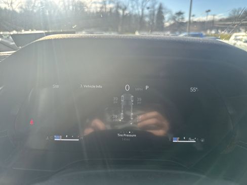 New 2025 Jeep Grand Cherokee Altitude image 20