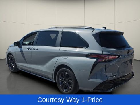 Used 2025 Toyota Sienna XSE AWD/4WD image 6