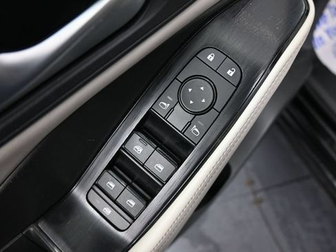Used 2025 Nissan Rogue SV FWD image 29