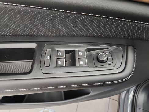 New 2026 Volkswagen Atlas SE FWD image 9