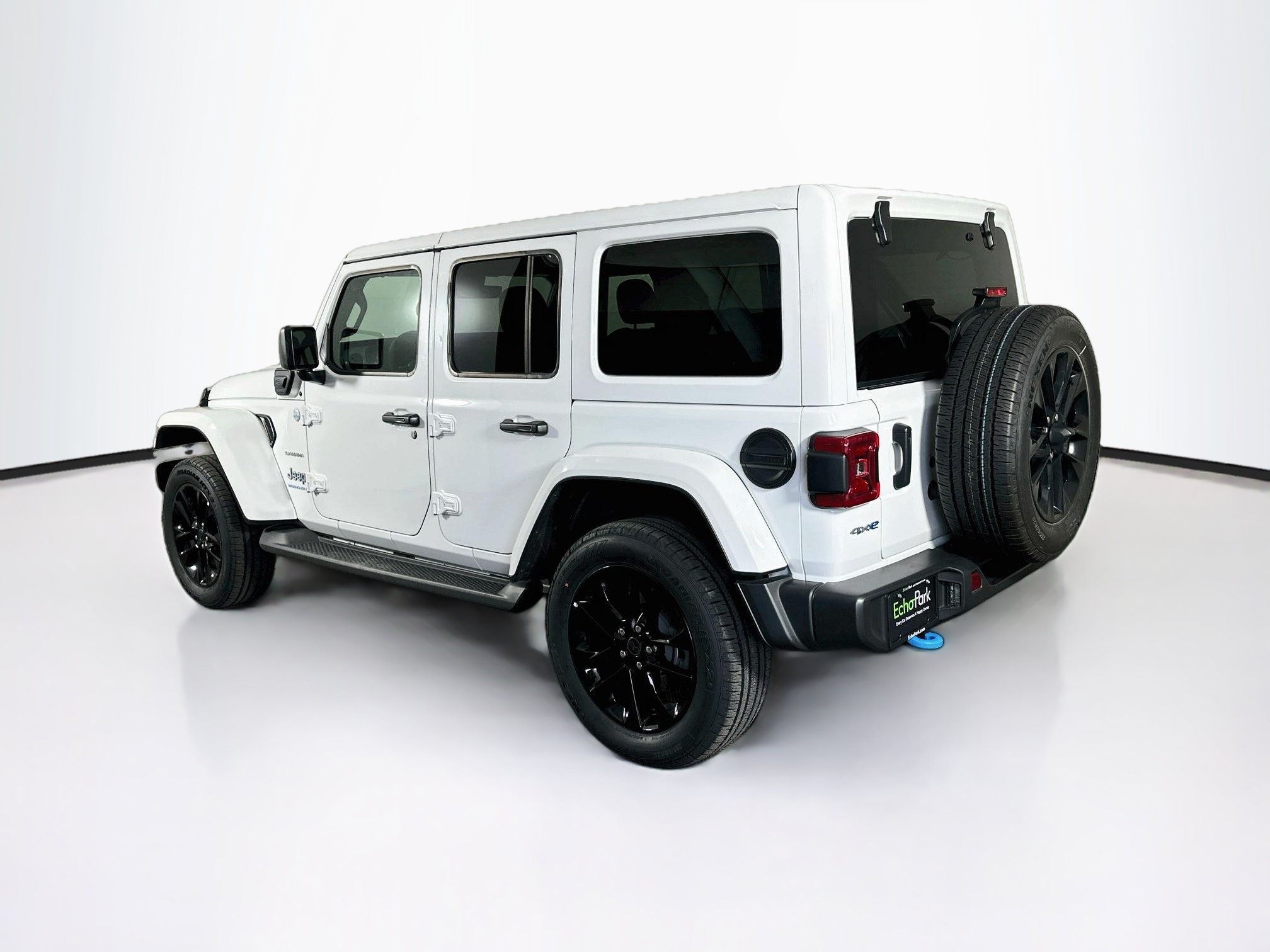 Used 2024 Jeep Wrangler Unlimited Sahara w/ Technology Group AWD/4WD image 5