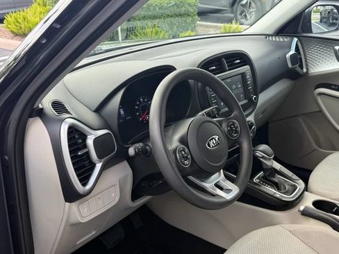 Used 2020 Kia Soul LX FWD image 12