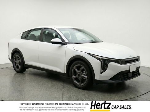 Used 2025 Kia K4 LXS image 1