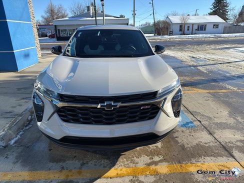 New 2026 Chevrolet Trax RS image 3