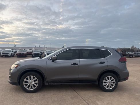 Used 2018 Nissan Rogue S image 10