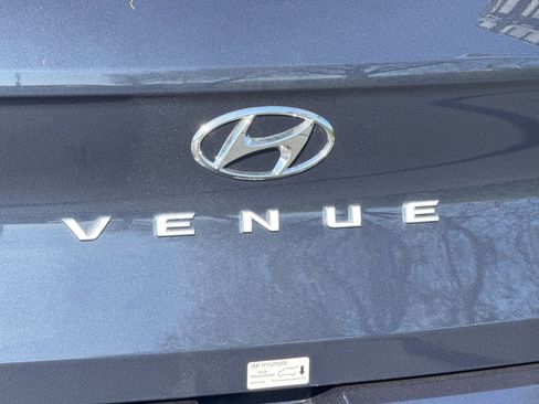 Used 2025 Hyundai Venue Limited image 27