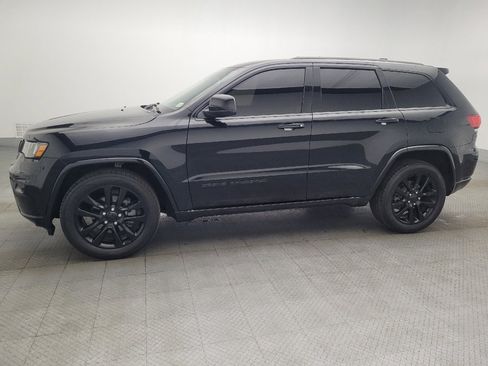 Used 2018 Jeep Grand Cherokee Altitude image 2