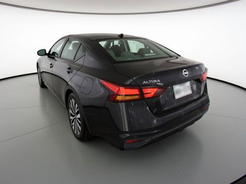 Used 2025 Nissan Altima 2.5 SV image 6