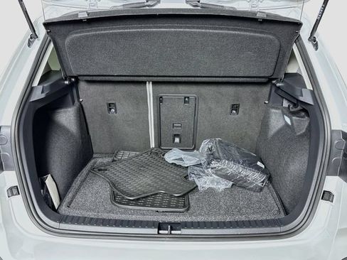 Certified 2025 Volkswagen Taos SE AWD/4WD image 26