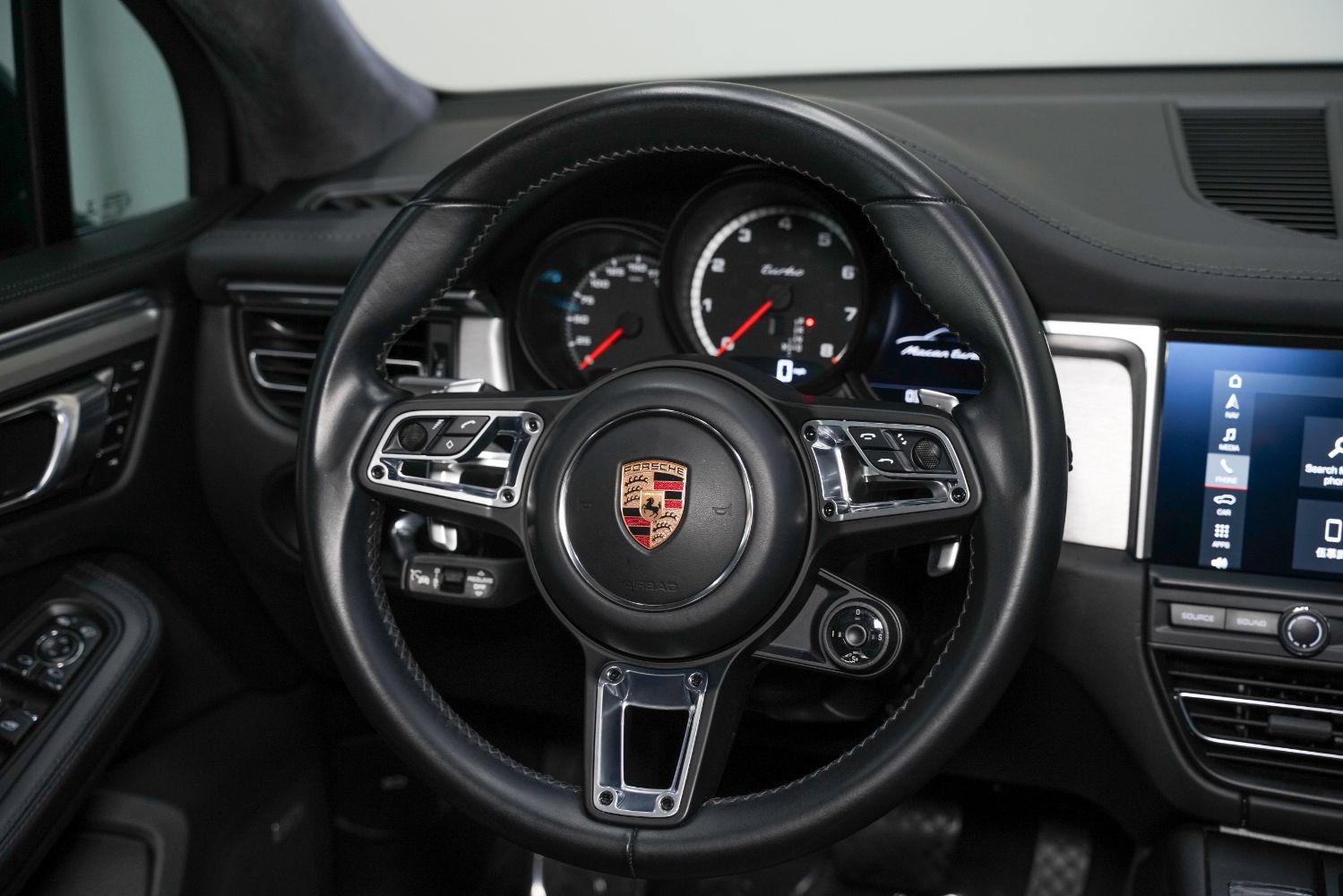Used 2020 Porsche Macan Turbo AWD/4WD image 40