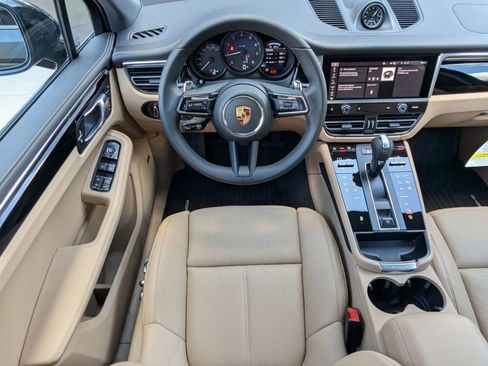 Certified 2026 Porsche Macan AWD/4WD image 15