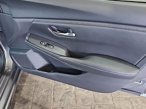 Used 2024 Nissan Sentra SV image 11