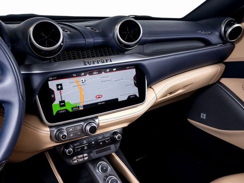 Certified 2019 Ferrari Portofino image 32