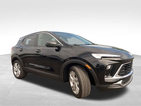 Certified 2024 Buick Encore GX Preferred w/ Comfort Package FWD image 7