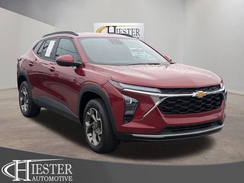 Used 2025 Chevrolet Trax LT w/ LT Convenience Package FWD image 1