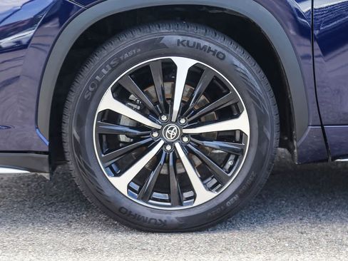 Used 2022 Toyota Highlander XSE FWD image 9