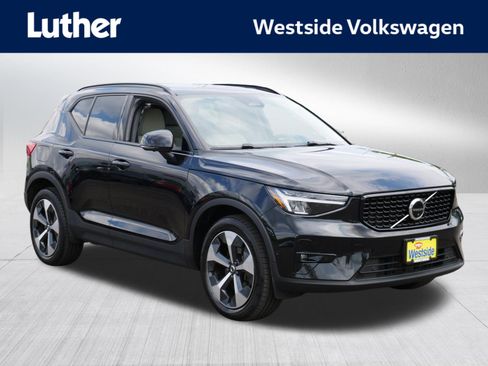 Used 2023 Volvo XC40 B5 Plus w/ Driver Assist Package AWD/4WD image 1