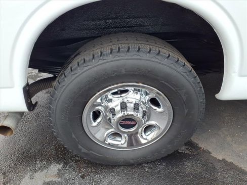 Used 2015 GMC Savana 2500 image 19