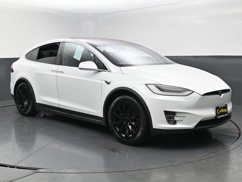 Used 2020 Tesla Model X Long Range image 2