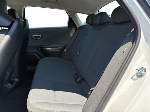 New 2025 Kia K4 LXS image 14
