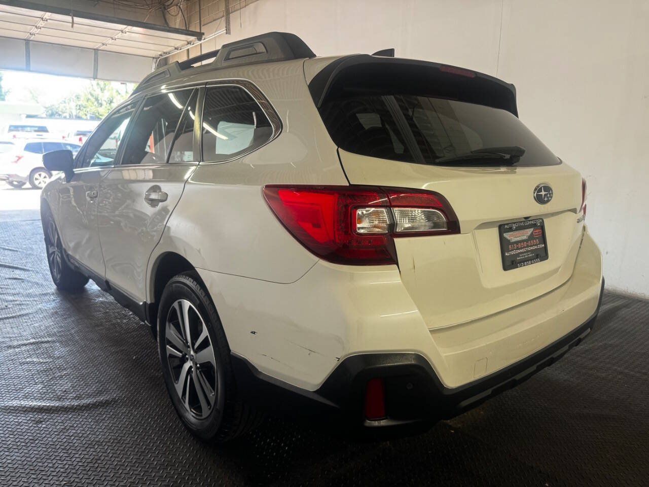 Used 2019 Subaru Outback 2.5i Limited AWD/4WD image 2