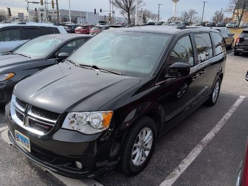 Used 2018 Dodge Grand Caravan SXT image 1