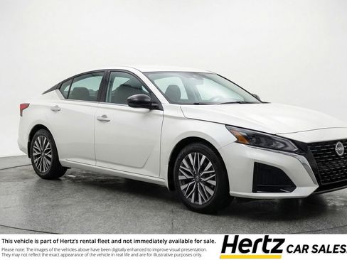 Used 2025 Nissan Altima 2.5 SV image 1